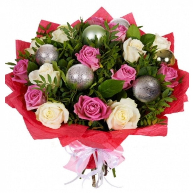 Букет цветов "Новогодний букет из белых и розовых роз"